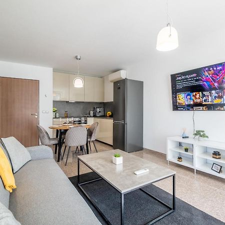 Julie'S Sunny Cozy Apartment With Balcony София Экстерьер фото