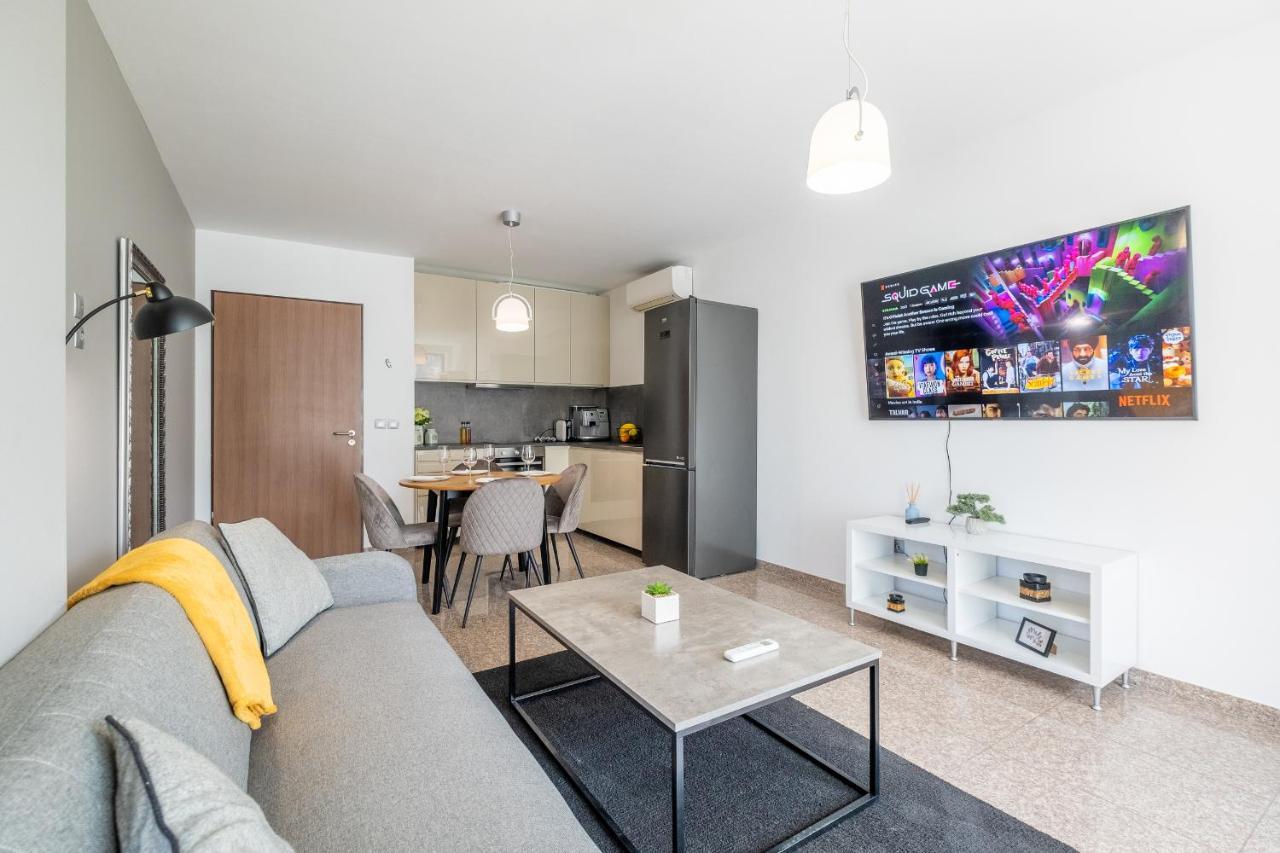 Julie'S Sunny Cozy Apartment With Balcony София Экстерьер фото